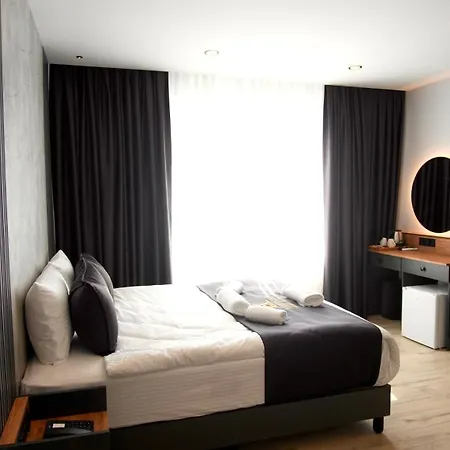 Aerohub Grand Szálloda 4*