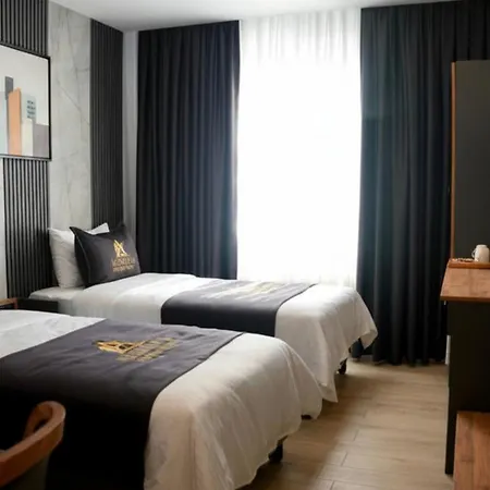 Aerohub Grand Szálloda 4*