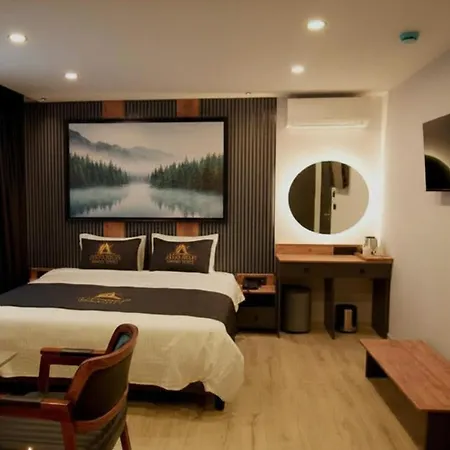 Aerohub Grand Szálloda 4*